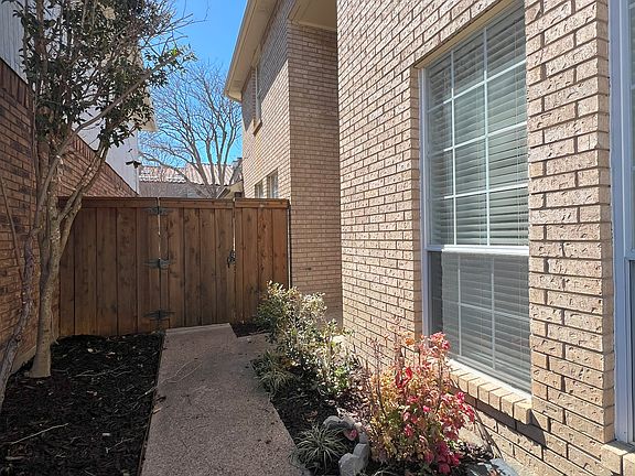2nd image of 4332 N Capistrano Dr