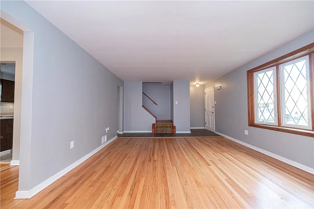 3 bed, 1.5 bath, 1546 sqft, $2,100 — Photo 3