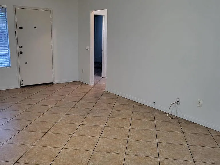 4737 Rising Glen Dr — Photo 4