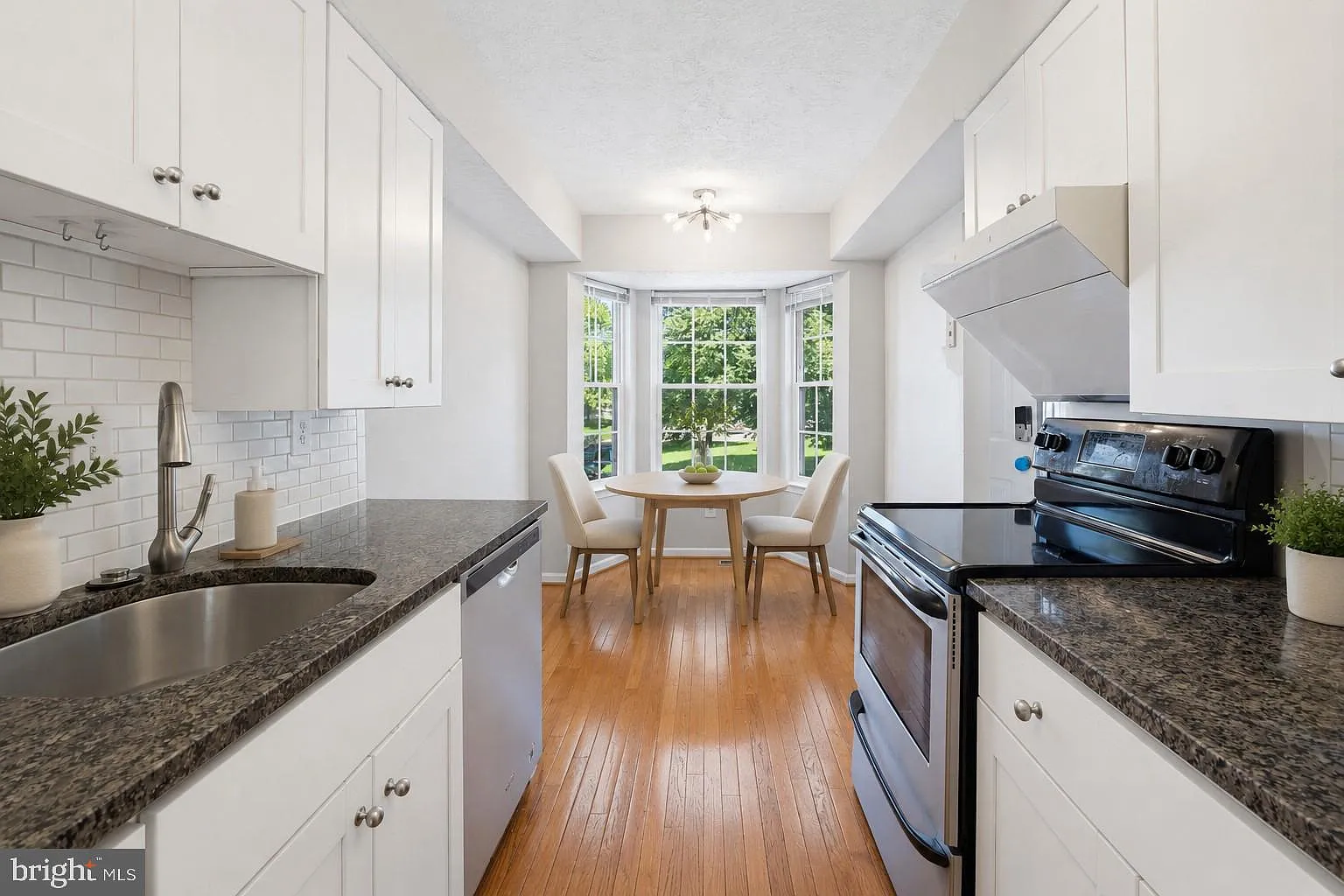 2 bed, 4.0 bath, 1460 sqft, $2,600 — Photo 4