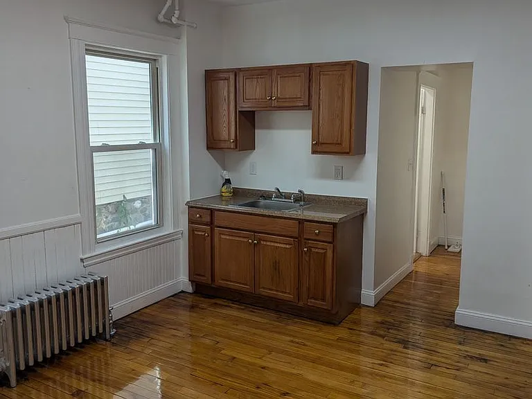 545 Revere St — Photo 3
