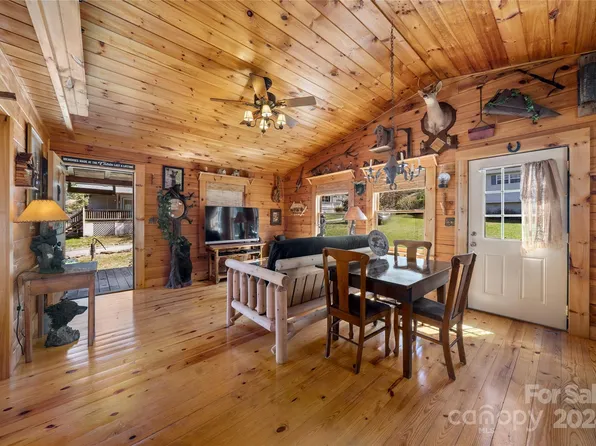 52 Donald Cir, Maggie Valley, NC 28751