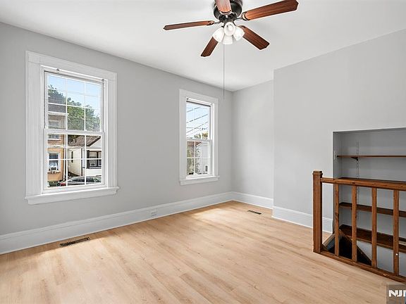 4th image of 279 4th St