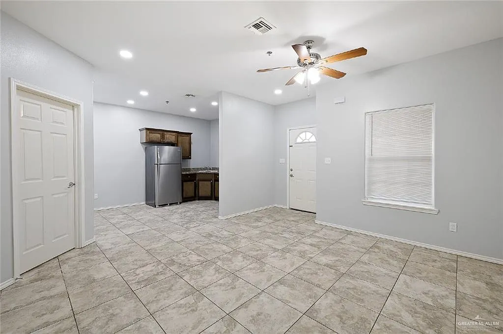 2 bed, 2.0 bath, 790 sqft, $800 — Photo 3
