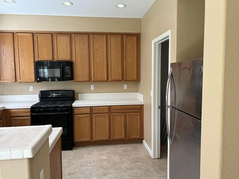 3902 Hidden Grove Ln — Photo 12