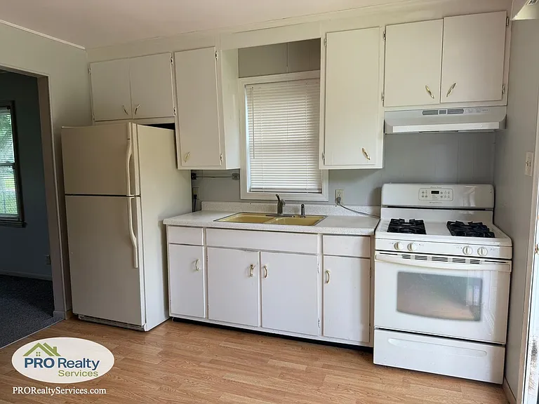 5611 Knox Ave N — Photo 2