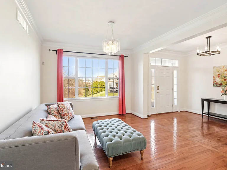 1035 Thorndale Dr — Photo 12
