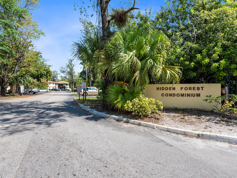 2054 NW 43rd Ter #4