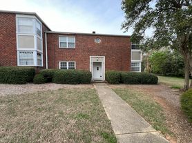 100 Lewis Dr, Greenville, SC