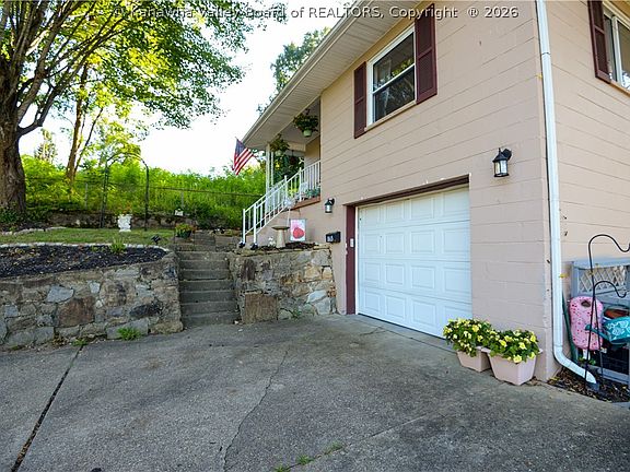 5th image of 865 Hudson St