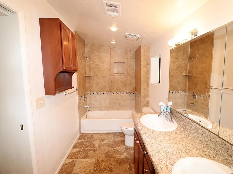 2831 E Edison St — Photo 20