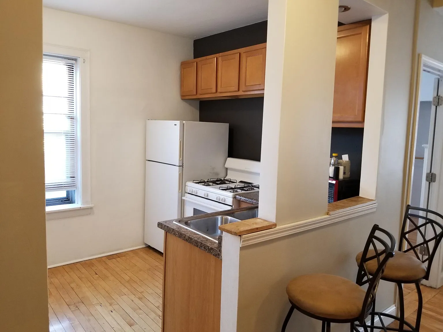 2 bed, 1100 sqft, $1,799 — Photo 1