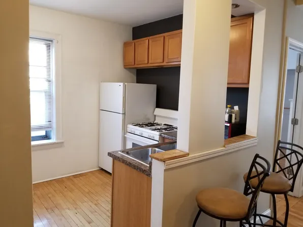 4823 W Montrose Ave #1N, Chicago, IL 60641