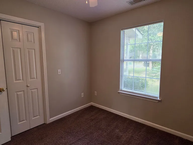 304 Woodbury Ln — Photo 16