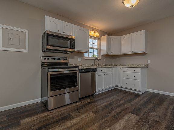 4th image of 943 Sommerset Dr