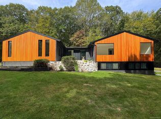 11 Coachman Lane, Woodbridge, CT 06525