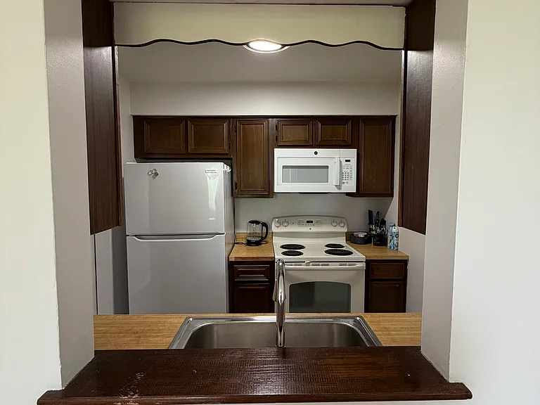 625 Huntington Commons Rd #308 — Photo 3