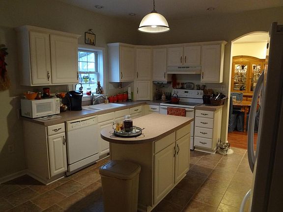 4th image of 1766 Forest Ave