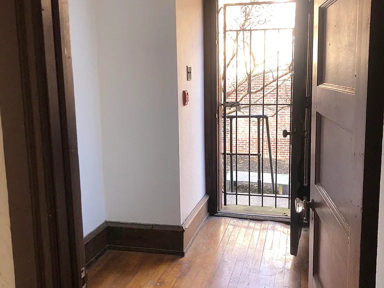4641 Spruce St #1 — Photo 2