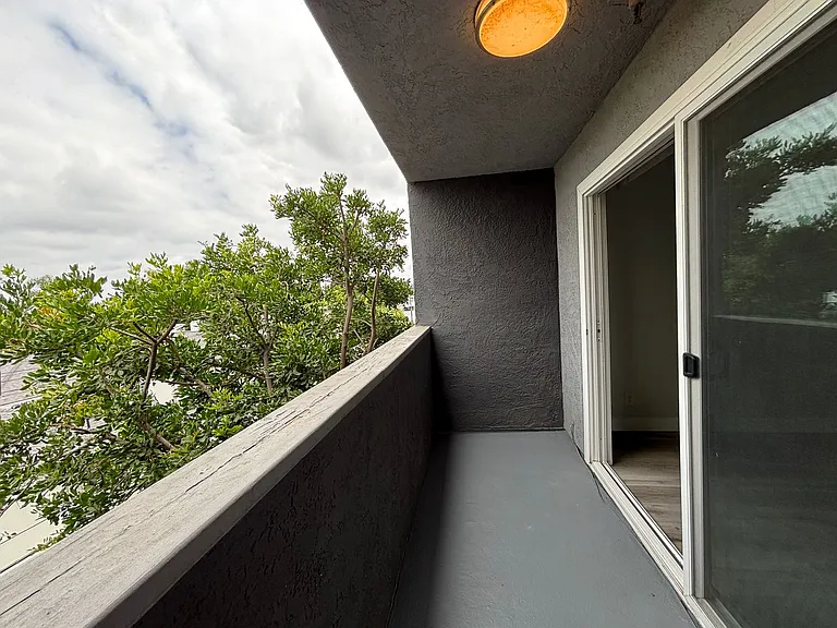 110 S Sweetzer Ave — Photo 26