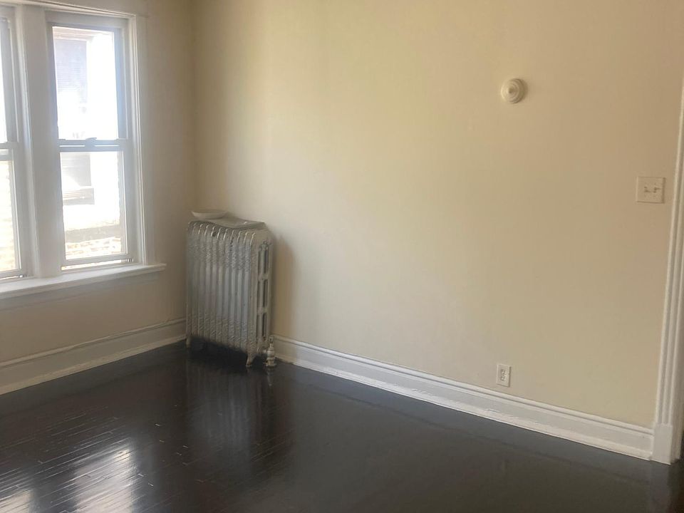 1st image of 5628 S King Dr W #3