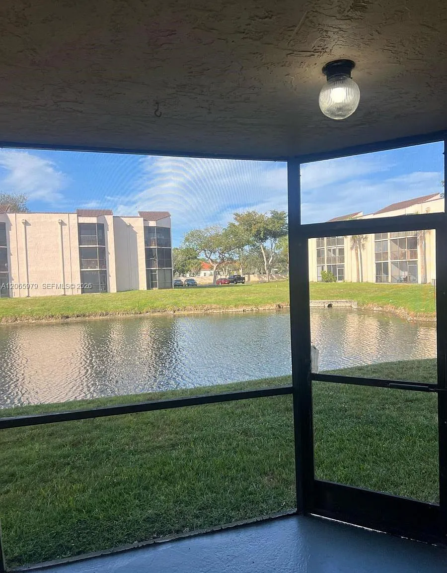 N Sherman Cir, Miramar — Photo 1