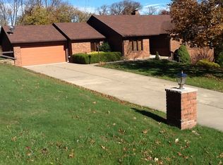 101 Belmont Dr, Saint Clairsville, OH 43950