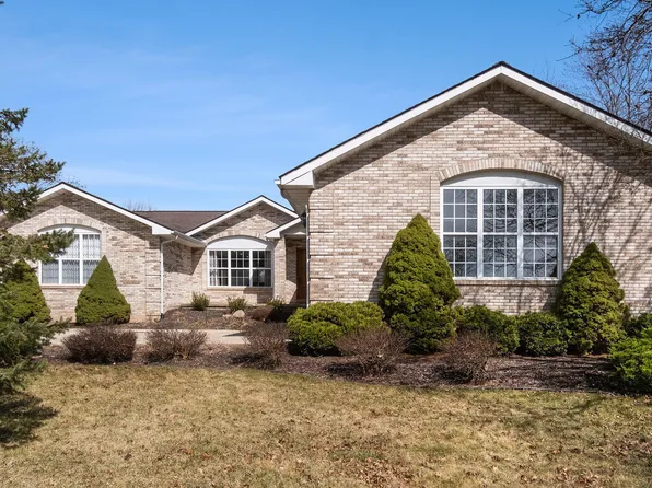 1190 Landsend Ln, Saline, MI 48176