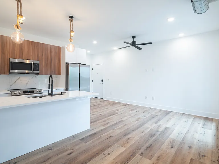 2621 W Oxford St #304 — Photo 11