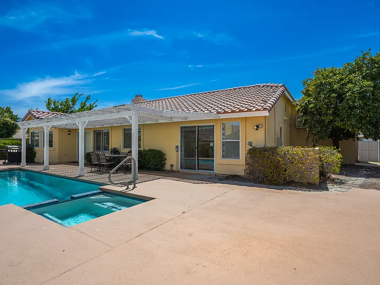 44210 Mariposa Ct — Photo 25
