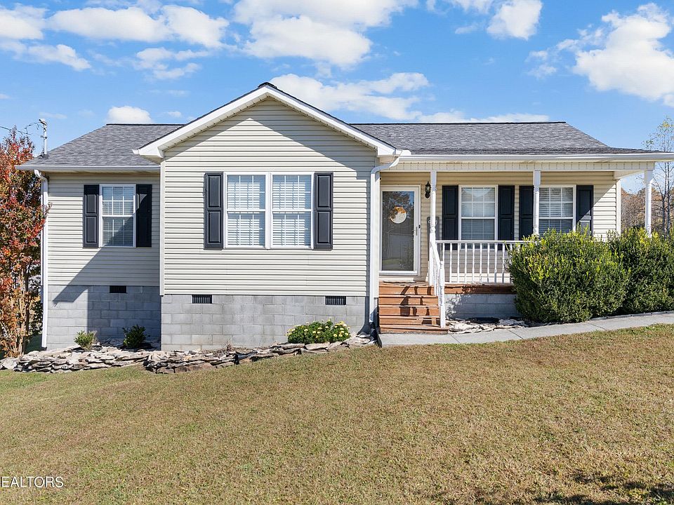 1st image of 163 Kay Springs Cir