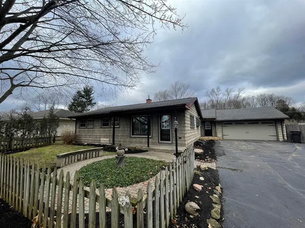 5480 Wellesley Dr, Jackson, MI 49201