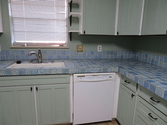 3rd image of 2040 Carlyle Dr
