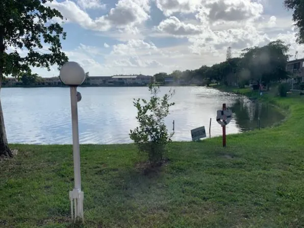19080 NE 3rd Ct APT 306, Miami, FL 33179