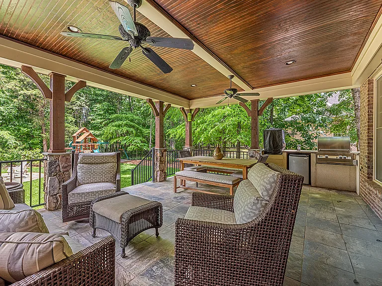 405 Pondview Ct — Photo 11