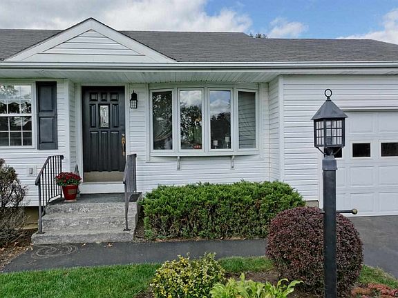 2nd image of 11 Chateau Ct