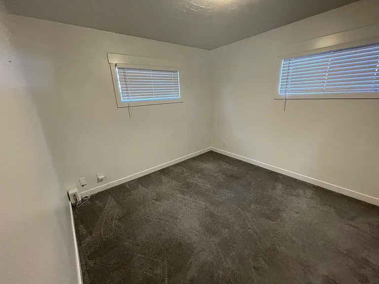 909 E Crandall Ave S — Photo 8