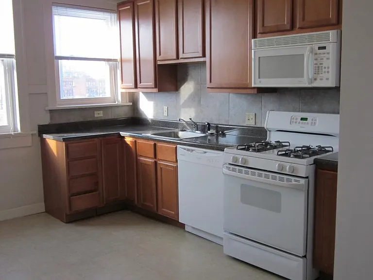 1053 S Vandeventer Ave — Photo 2