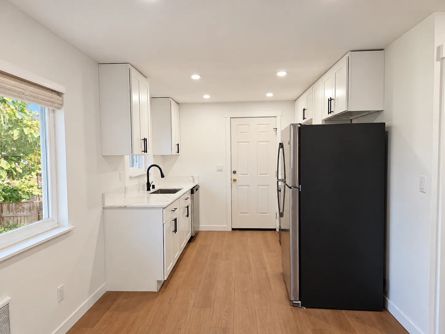 2 bed, 830 sqft, $2,450 — Photo 3