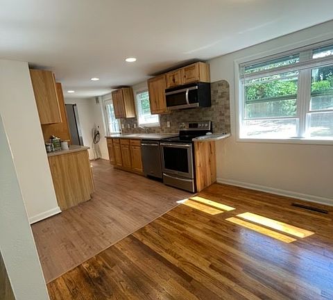 4th image of 517 Skyline Dr