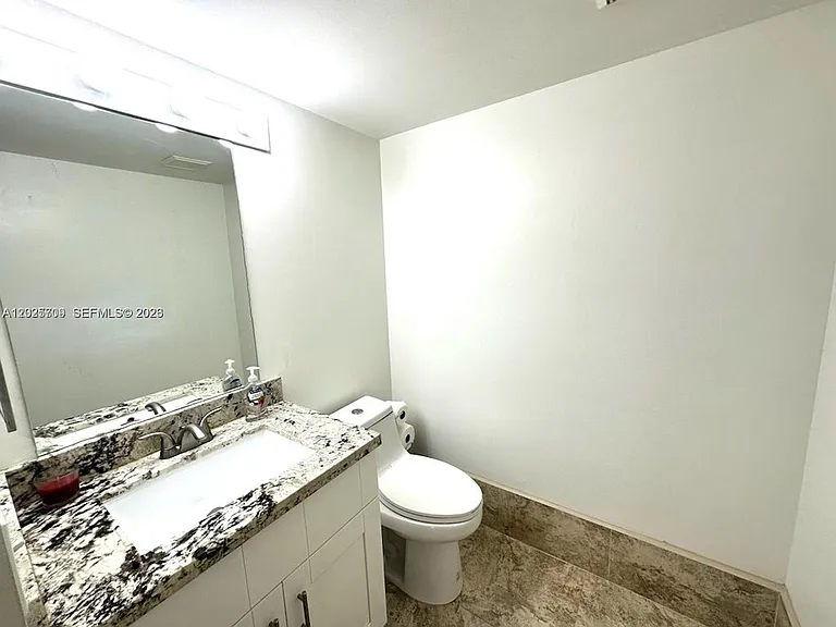 850 SW 138th Ave #307D — Photo 4