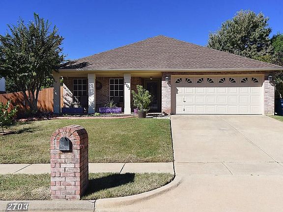 4th image of 2703 Zachary Dr