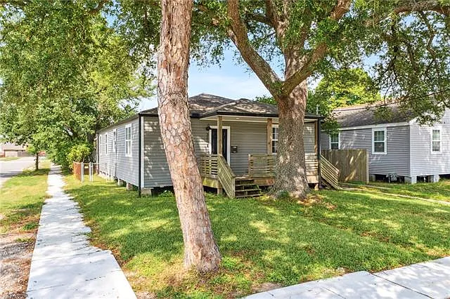 3 bed, 2.0 bath, 1350 sqft, $2,300 — Photo 3