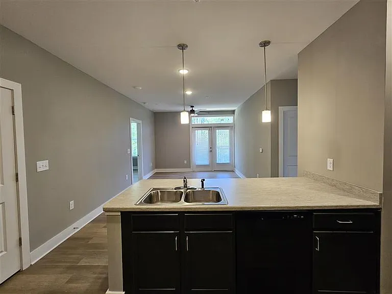 Lakeshore Villas — Photo 12