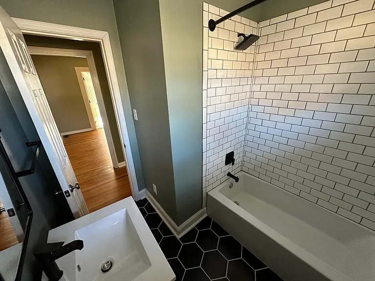105 Meadowview Dr — Photo 26