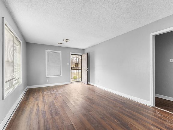 5th image of 1656 Barton St
