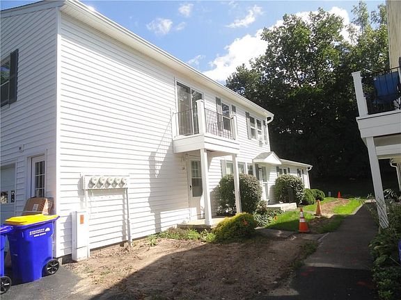 3rd image of 20 Acorn Ln