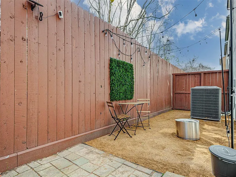 11005 Upland Forest Dr — Photo 35