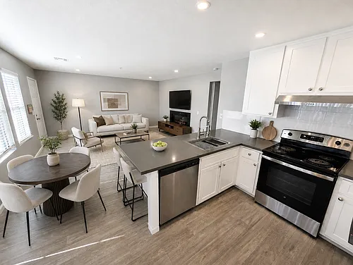 2411 Mission Ave Photo 1