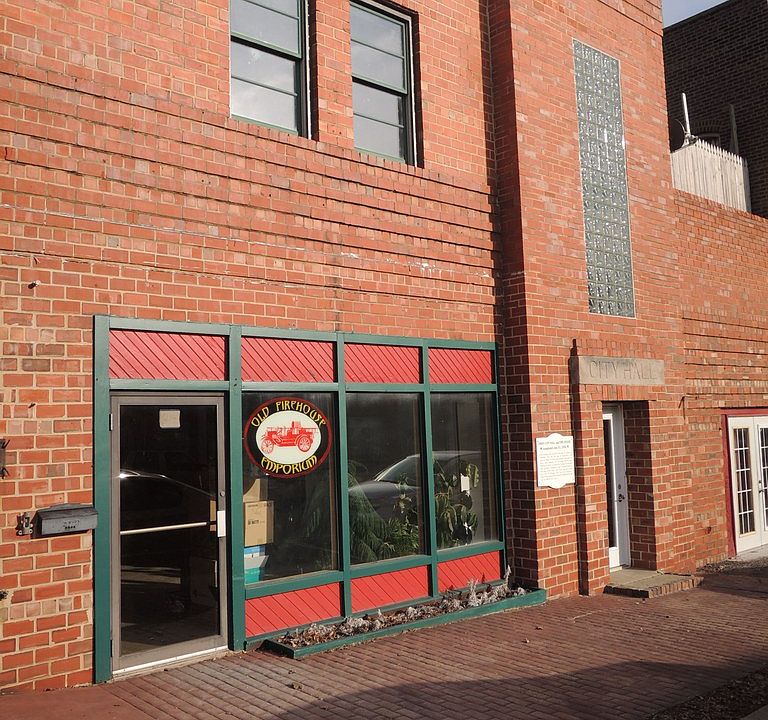 1st image of 214 N 3rd St